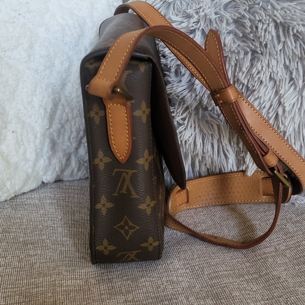 Louis Vuitton
Saint cloud vintage leather crossbody bag w/COA!!! - Picture 4 of 14